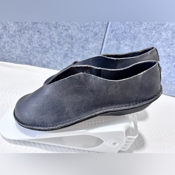 Elegant Black Leather Women's Loafers - Picture 5 of 10